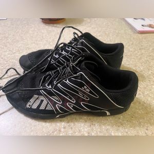 Womens inov-8 Lite-230 athletic shoes - size 8.5